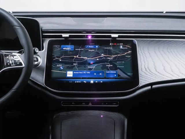 Mercedes-Benz E 200 4MATIC AVANTGARDE Sedan