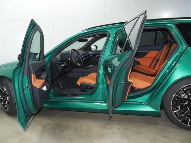 BMW M5 BOWERS & WILKINS - HAAK - PANO