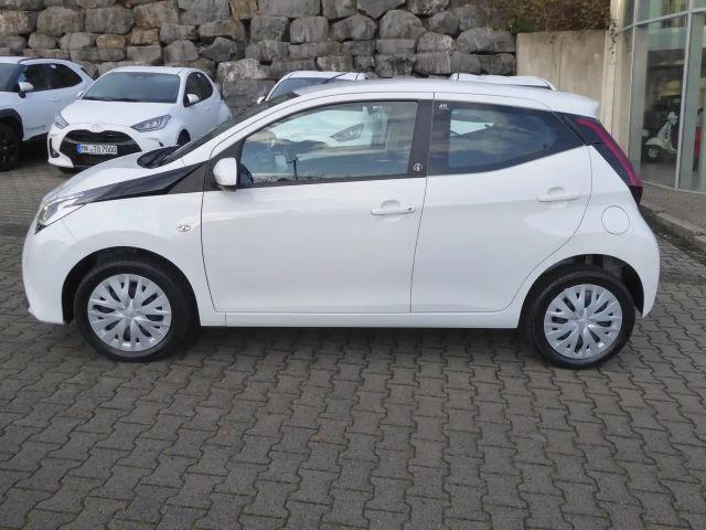 Toyota Aygo Hatchback Play Team D X-play