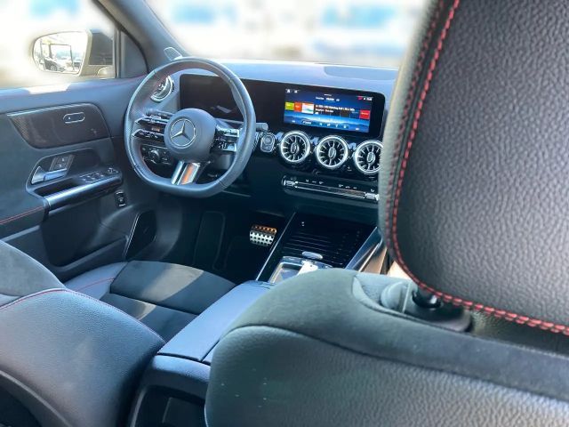 Mercedes-Benz GLA 180 AMG Line