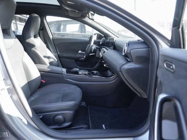 Mercedes-Benz A 250 A 250 e AMG Line