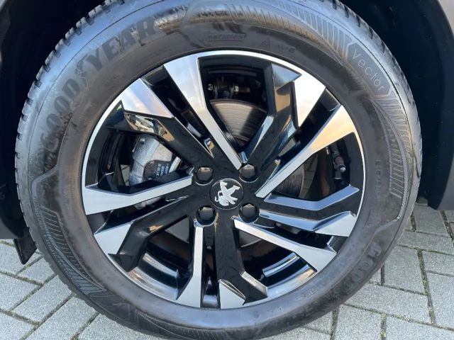 Peugeot E-2008 Allure Pack