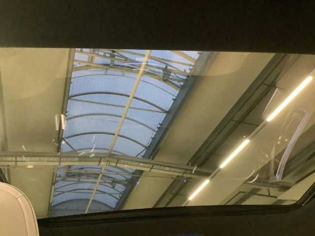 Mercedes-Benz E 200 AMG Line Sedan