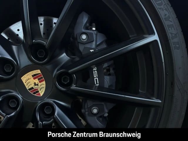 Porsche 992 4 Coupé Targa