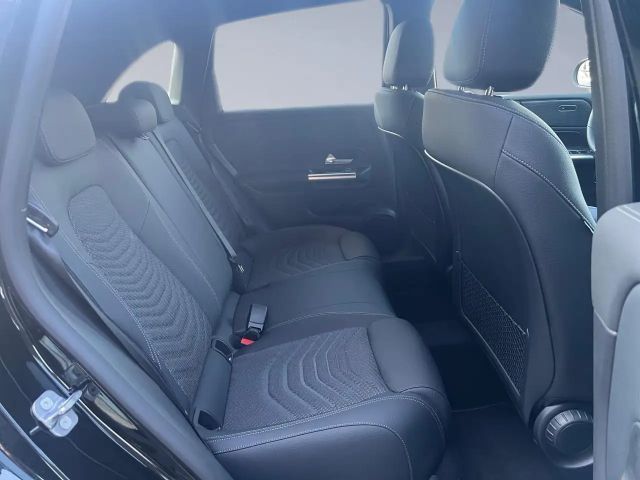 Mercedes-Benz B 200 Progressive Sedan