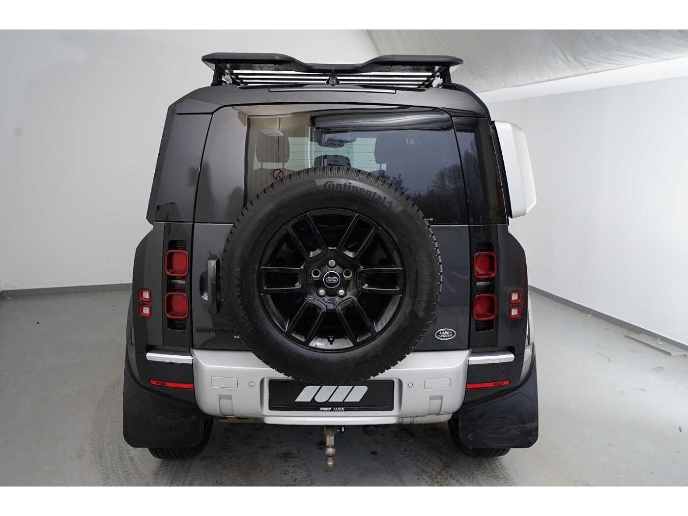 Land Rover Defender 110 SE