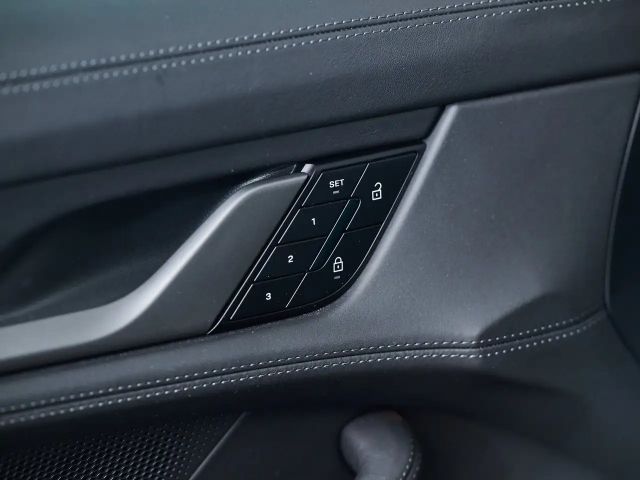 Porsche Taycan 4 Cross Turismo