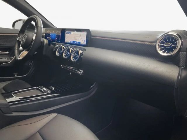 Mercedes-Benz CLA 180 CLA