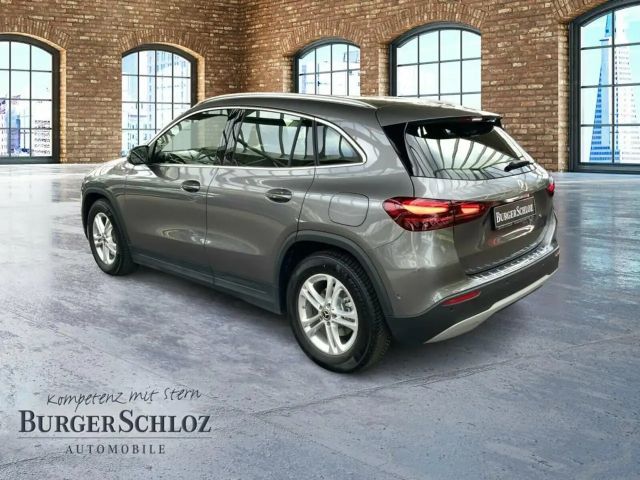 Mercedes-Benz GLA 180 Leder el.Heck KAM PDC SpurH Navi AUT