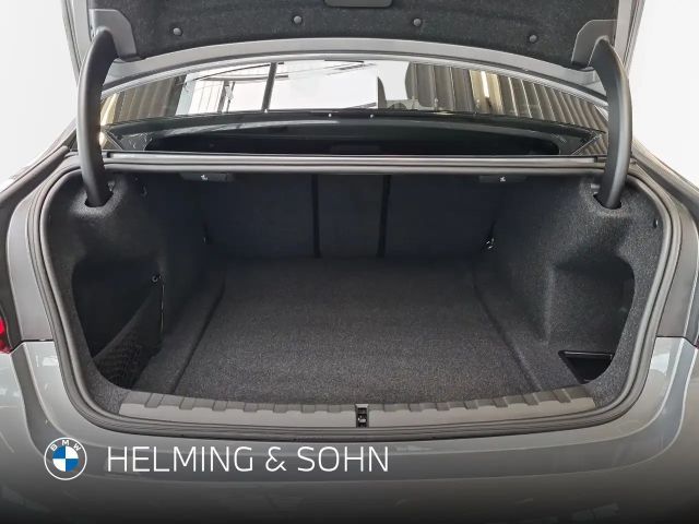 BMW 320 320i M-Sport Sedan xDrive