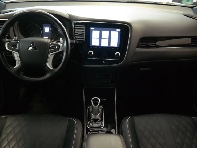 Mitsubishi Outlander +SHZ+STANDHEIZUNG+NAVI+LEDER+LENKRADHEIZ.+