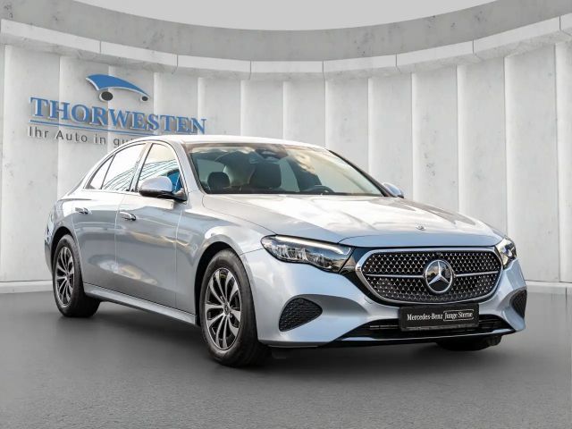 Mercedes-Benz E 200 AVANTGARDE Sedan