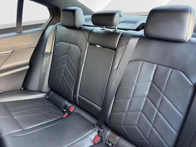 BMW 520 520d M-Sport Sedan