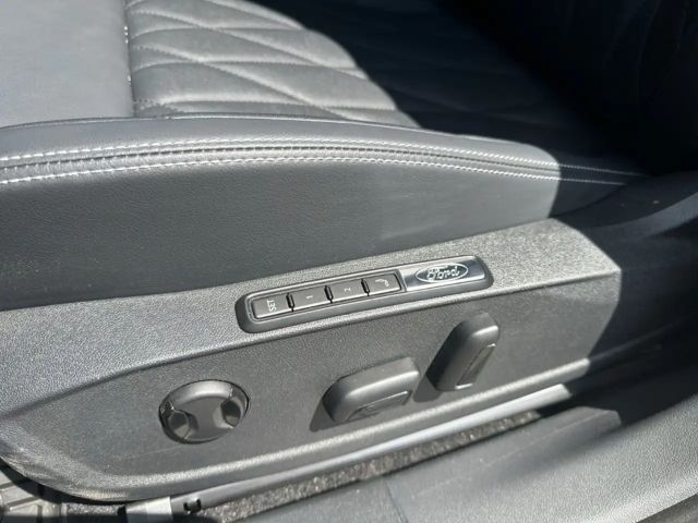 Ford Capri Premium RWD