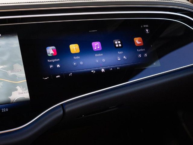 Mercedes-Benz E 200 4MATIC Sedan