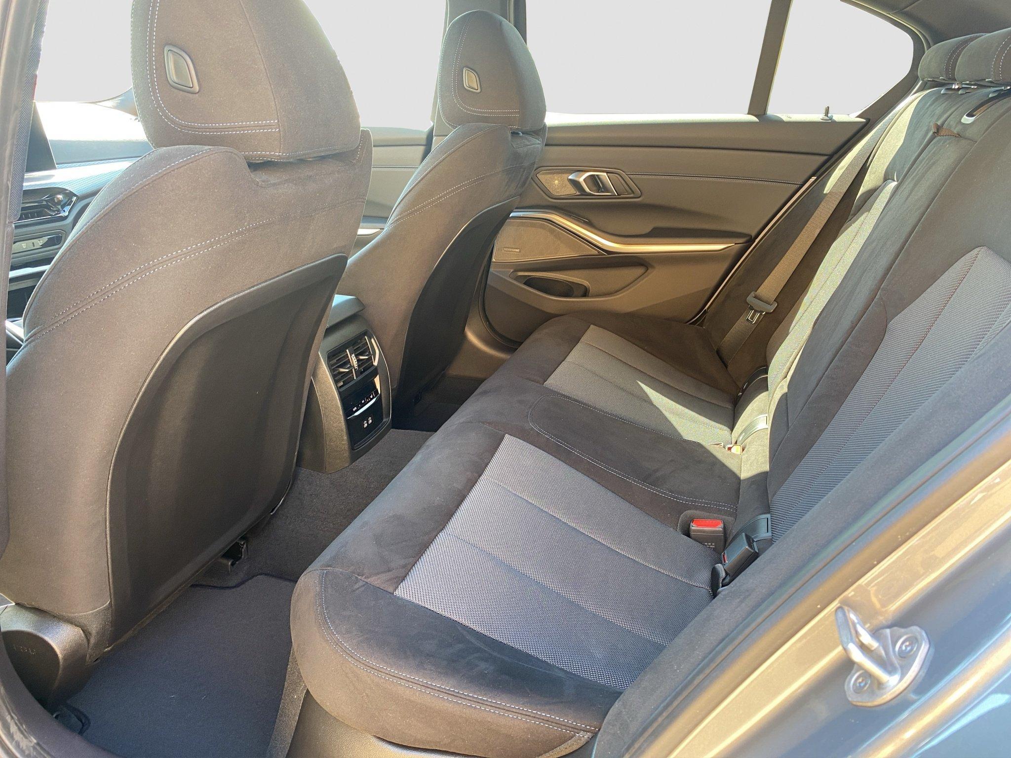 BMW 320 320i Sedan xDrive