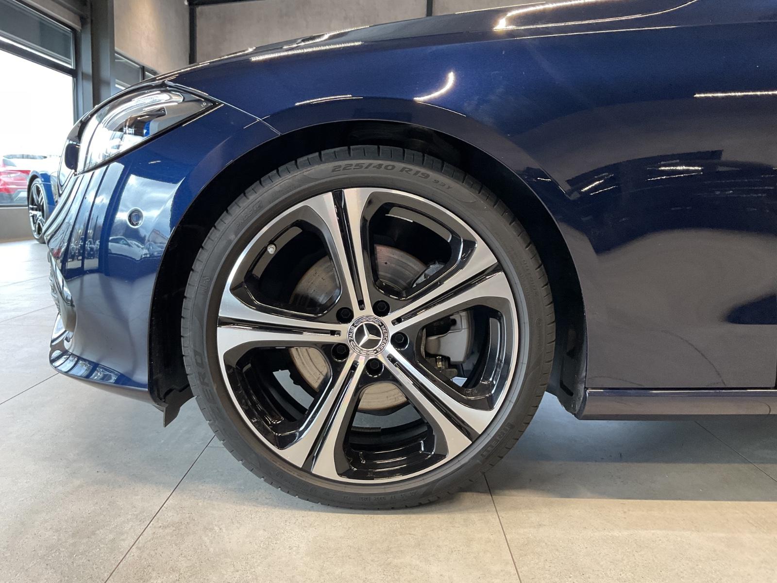 Mercedes-Benz C 200 AVANTGARDE Sedan