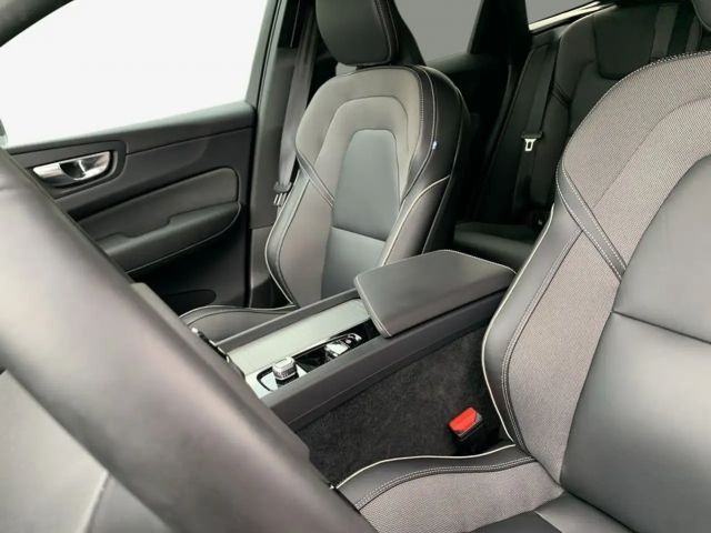 Volvo XC60 Dark Plus