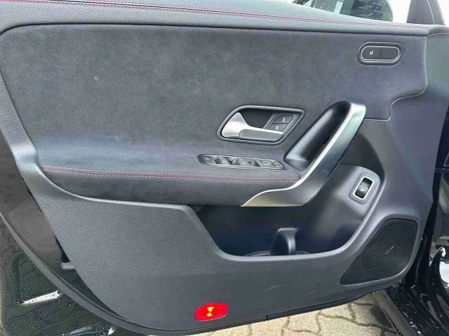 Mercedes-Benz CLA 200 AMG Line Coupé Premium