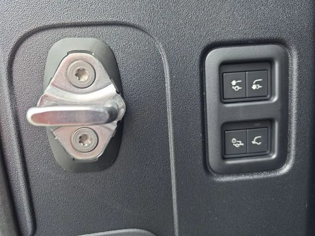 Land Rover Defender 110 D300 Dynamic HSE