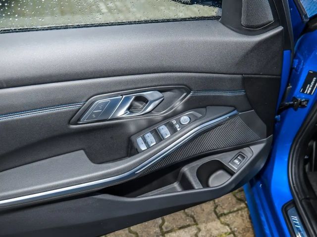 BMW 318 318i M-Sport Sedan