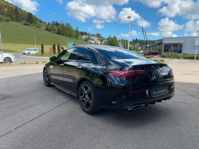 Mercedes-Benz CLA 200 AMG Line Coupé
