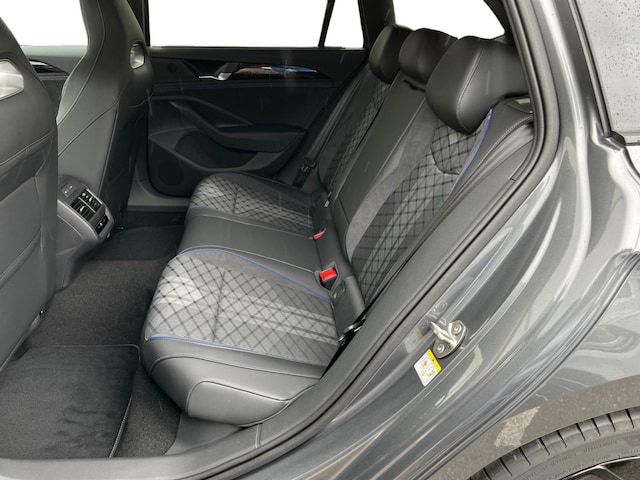 Volkswagen Passat DSG R-Line Style