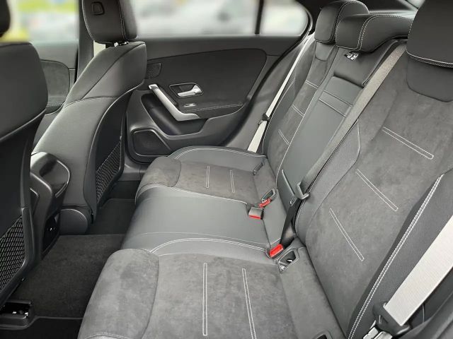 Mercedes-Benz A 180 AMG Line