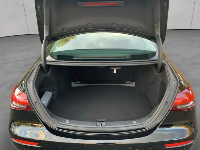 Mercedes-Benz E 220 Sedan