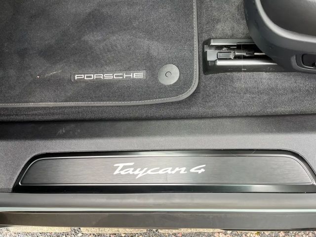 Porsche Taycan 4 Cross Turismo