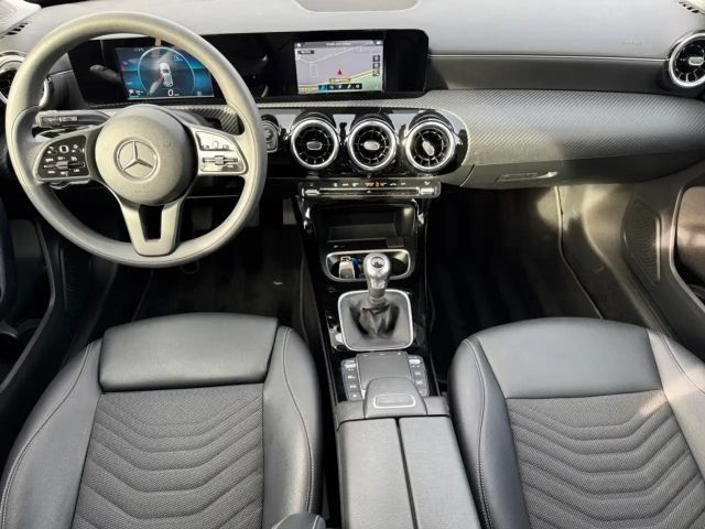 Mercedes-Benz A 180 A 180 d