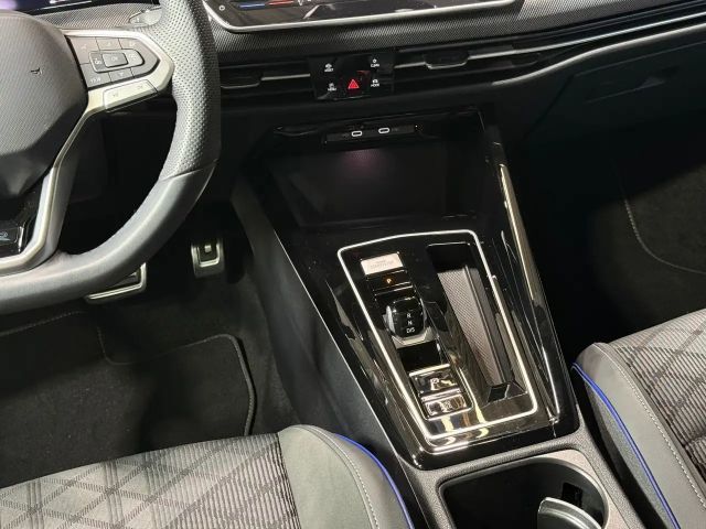 Volkswagen Golf 1.5 eTSI DSG R-Line