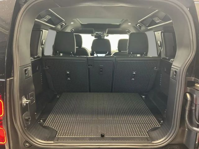 Land Rover Defender 110 D250 Dynamic SE