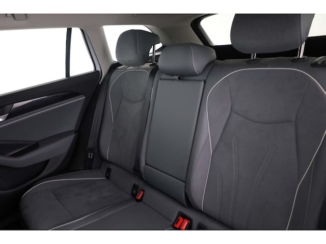 Volkswagen Passat 1.5 eTSI Business