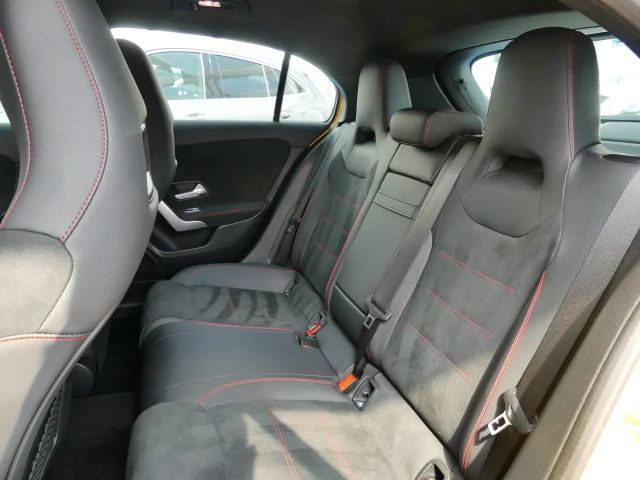 Mercedes-Benz A 200 AMG Line