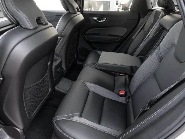 Volvo XC60 AWD Dark Plus T6