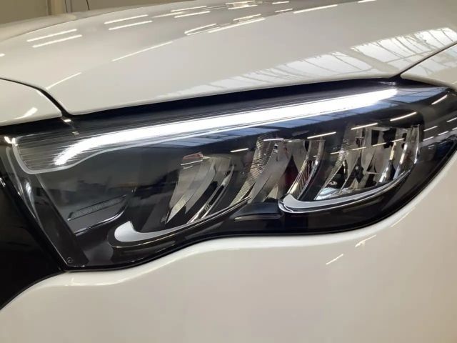 Mercedes-Benz E 200 4MATIC AVANTGARDE Sedan