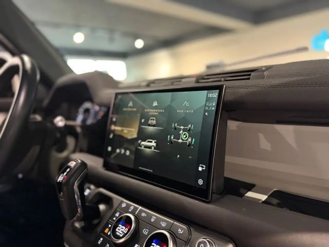 Land Rover Defender 110 Black Pack