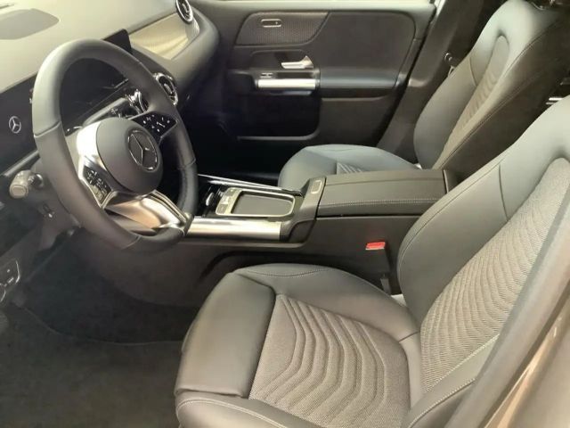 Mercedes-Benz B 220 B 220 d