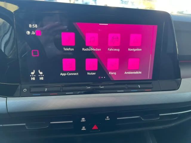 Volkswagen Golf Life Variant