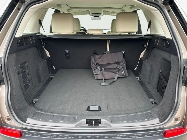 Land Rover Discovery Sport P300e SE