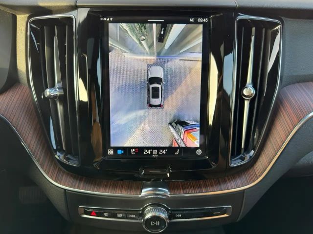 Volvo XC60 AWD Dark Plus