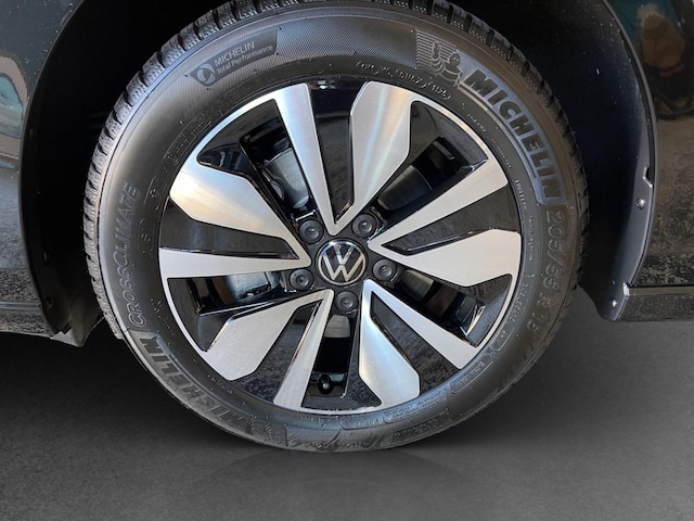 Volkswagen Golf 1.5 eTSI DSG