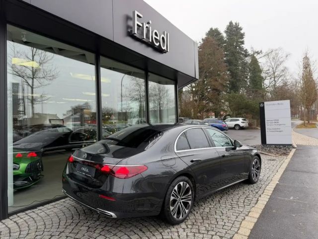 Mercedes-Benz E 220 E 220 d Sedan