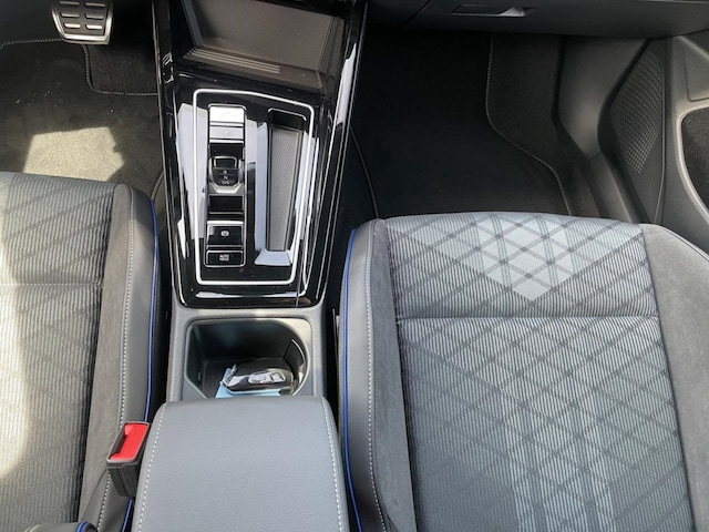 Volkswagen Golf 1.5 eTSI DSG R-Line