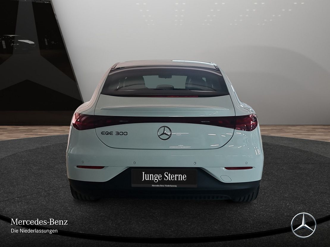 Mercedes-Benz EQE 300 Sedan