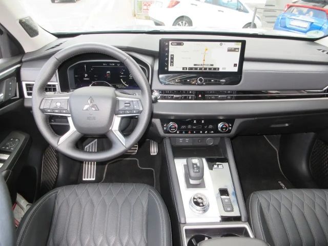 Mitsubishi Outlander Top