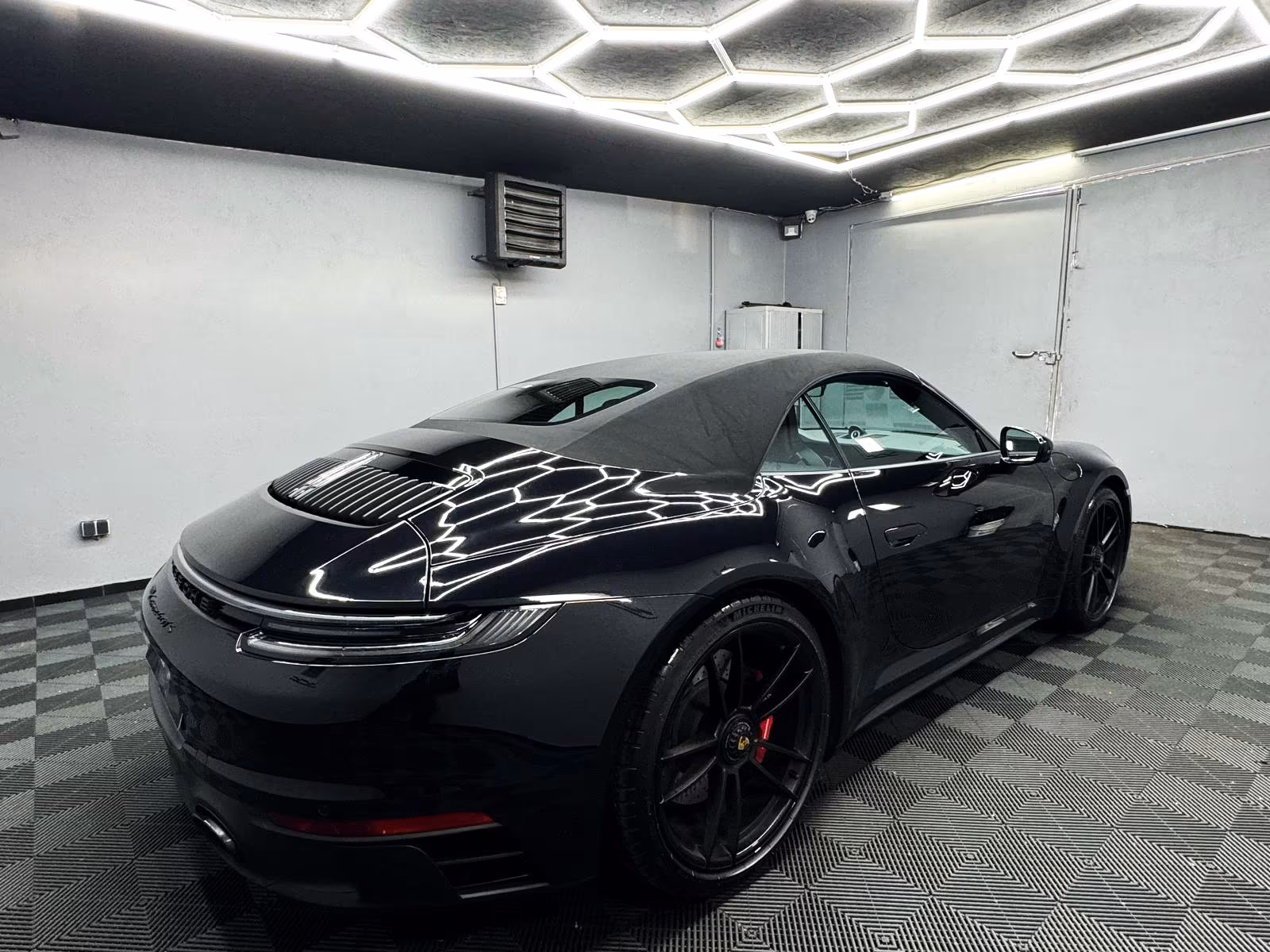 Porsche 911 4 992 Cabriolet Carrera GTS