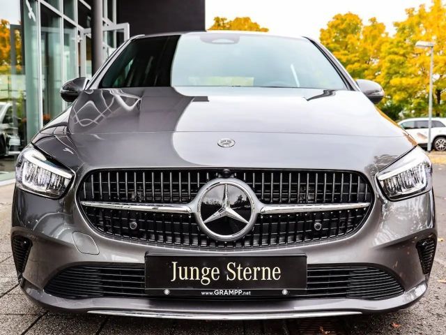 Mercedes-Benz B 200 Progressive Sedan