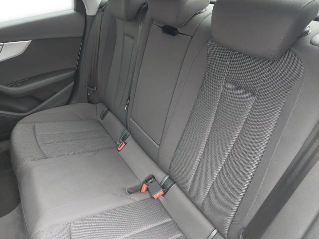 Audi A4 35 TFSI S-Line S-Tronic Sedan